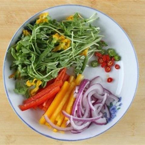 Cách làm salad gà trộn đậu Hà Lan