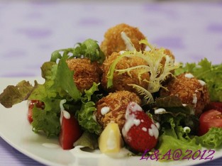Salad gà viên