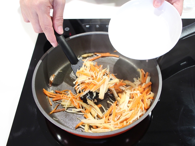 Salad heo gia vị kiểu Thái chua cay ai ăn cùng nghiền