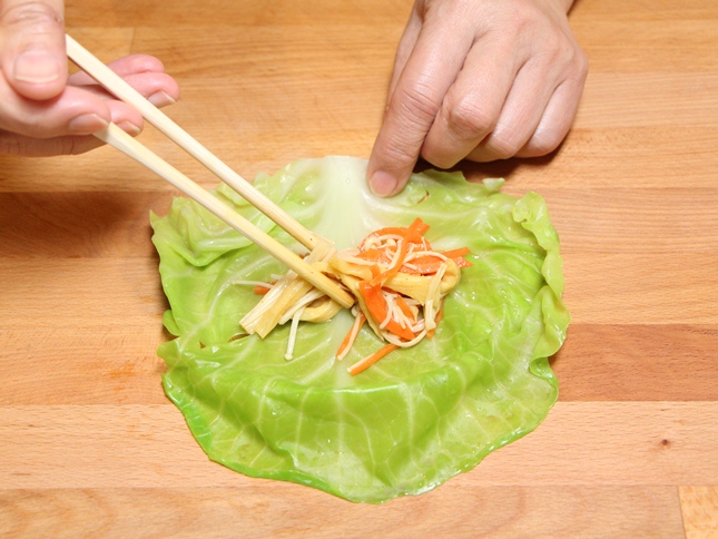 Salad heo gia vị kiểu Thái chua cay ai ăn cùng nghiền