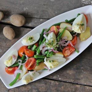 Cách làm salad khoai tây Giáng sinh