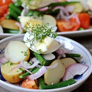 Cách làm salad khoai tây Giáng sinh