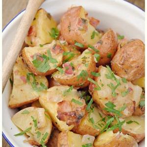 Cách làm salad khoai tây nóng