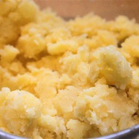 Cách làm salad khoai tây vòng nguyệt quế