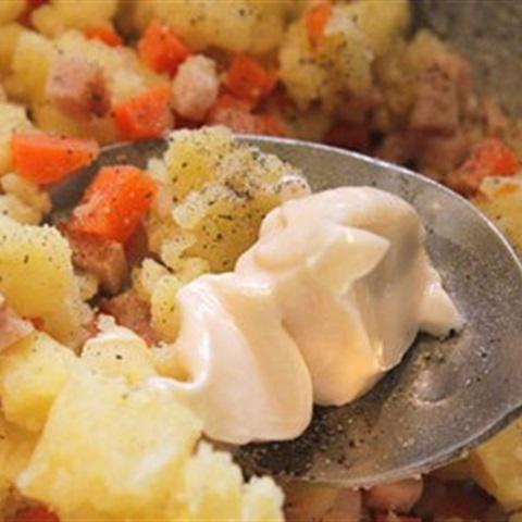 Cách làm salad khoai tây vòng nguyệt quế