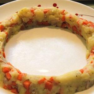 Cách làm salad khoai tây vòng nguyệt quế