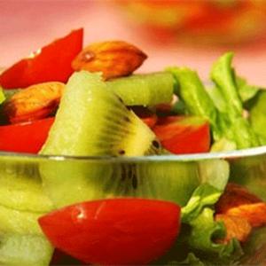 Cách làm salad kiwi hạnh nhân