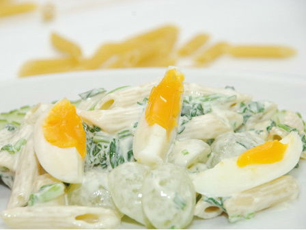 Salad mì nui trứng gà