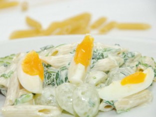 Salad mì nui trứng gà