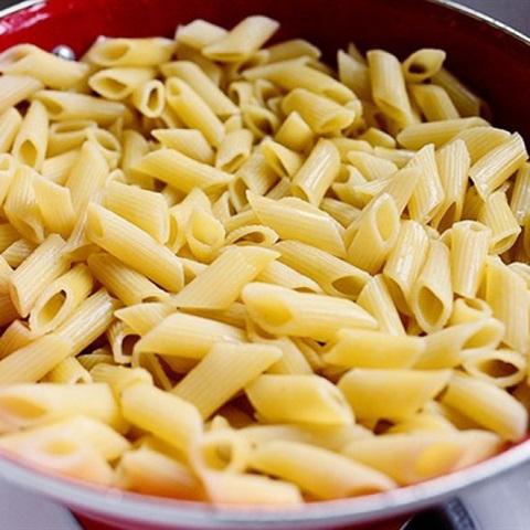 Cách làm salad mì ý trộn dầu Olive