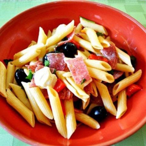 Cách làm salad mì ý trộn dầu Olive