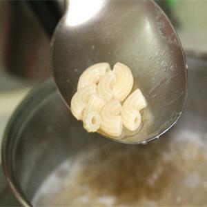 Cách làm salad mì ý trộn dầu Olive