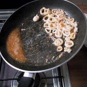 Cách làm salad mực trộn rau