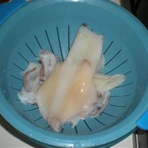 Cách làm salad mực trộn