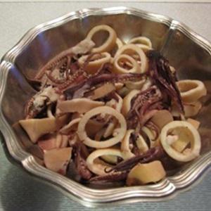 Cách làm salad mực trộn