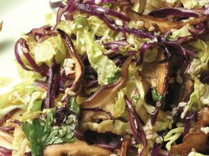 Salad nấm đông cô và bắp cải giòn