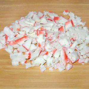 Cách làm salad Nga với cua và bắp hột