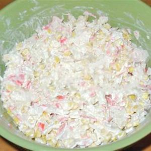 Cách làm salad Nga với cua và bắp hột
