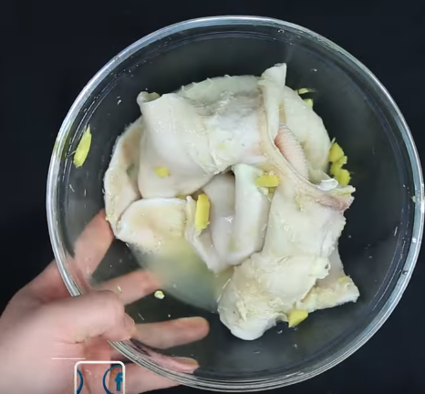 Salad nui súp lơ xanh lạ miệng, giải ngấy cực hiệu quả