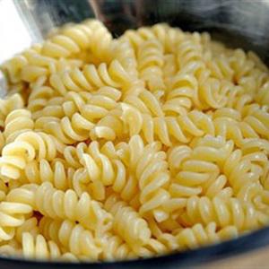 Cách làm salad nui trộn