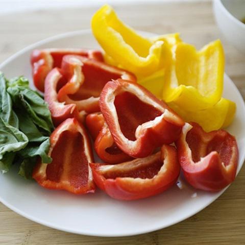 Cách làm salad ớt chuông nướng