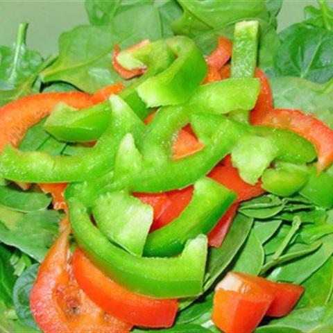 Cách làm salad ớt chuông và mồng tơi