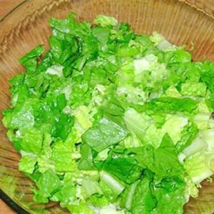 Cách làm salad Pesto với lê và nụ bạch hoa