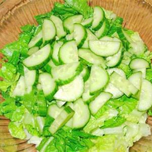 Cách làm salad Pesto với lê và nụ bạch hoa