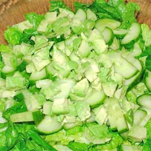 Cách làm salad Pesto với lê và nụ bạch hoa