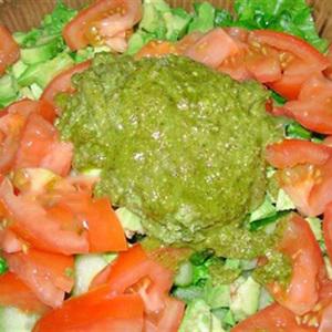 Cách làm salad Pesto với lê và nụ bạch hoa