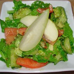 Cách làm salad Pesto với lê và nụ bạch hoa