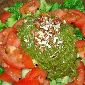 Cách làm salad Pesto với lê và nụ bạch hoa