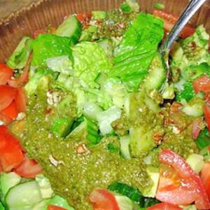 Cách làm salad Pesto với lê và nụ bạch hoa