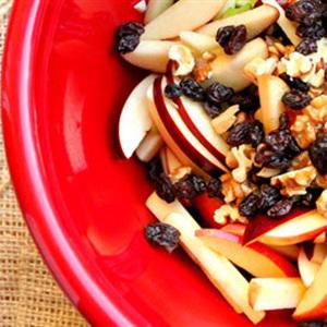 Cách làm salad táo mix hạt hồ đào