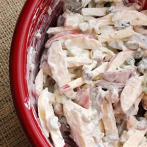 Cách làm salad táo mix hạt hồ đào