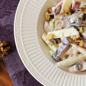 Cách làm salad táo mix hạt hồ đào