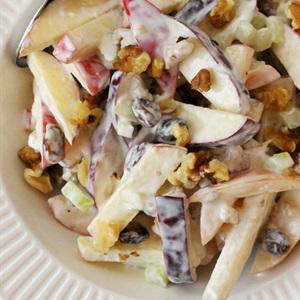 Cách làm salad táo mix hạt hồ đào