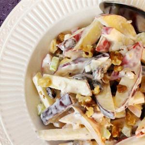 Cách làm salad táo mix hạt hồ đào