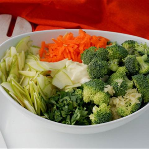 Cách làm salad táo thập cẩm