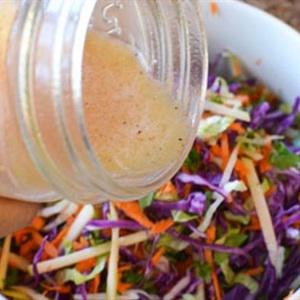 Cách làm salad táo và bắp cải tím