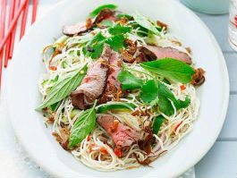 Salad thịt bò kiểu Thái