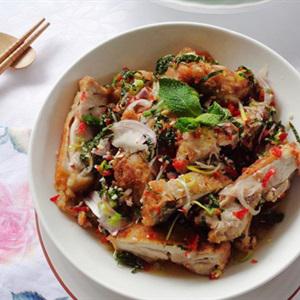 Cách làm salad thịt gà cay