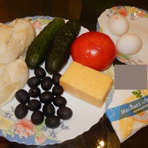 Cách làm salad thịt gà hình dưa hấu