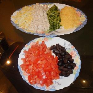 Cách làm salad thịt gà hình dưa hấu