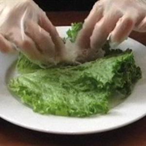 Cách làm salad tôm cuộn