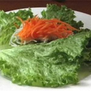 Cách làm salad tôm cuộn