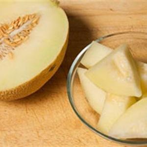 Cách làm salad tôm mix hoa quả