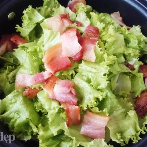 Cách làm salad tôm thịt xông khói