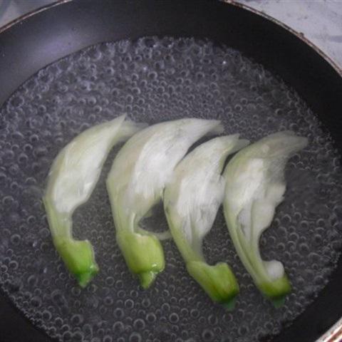 Cách làm salad tôm trộn bông so đũa