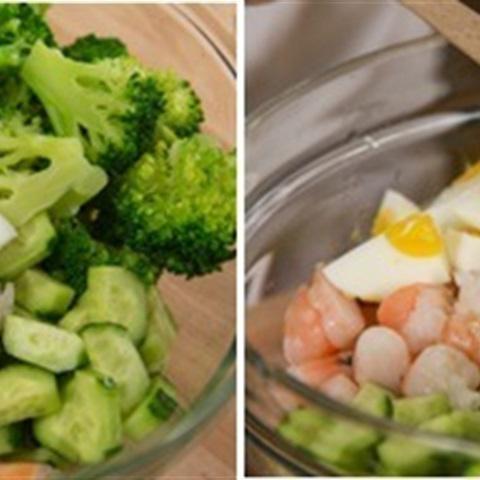 Cách làm salad tôm trứng